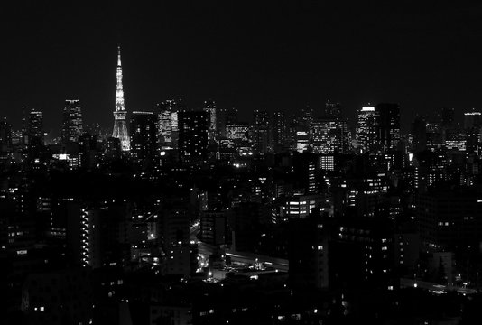 Black and White image of the Tokyo Japan skyline at night © Steve Azer