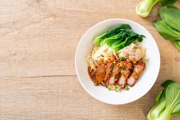 egg noodle with red roasted pork and wonton