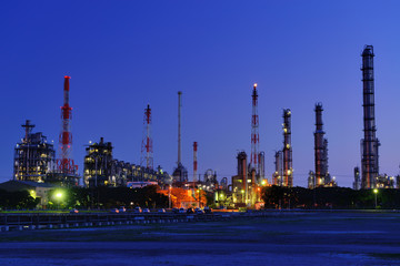 夕闇のコンビナート