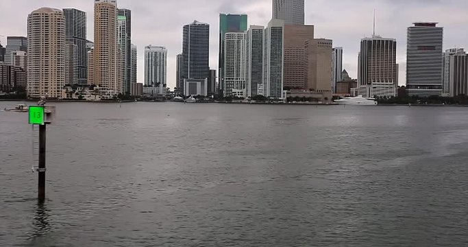 miami boat into city top1