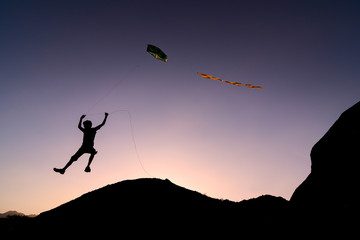 Kite use, unusual feelings and happiness