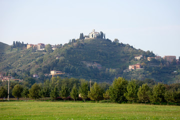 Santuario di Montevecchia visto da Cernusco Lombardone