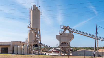 Conveyor belt and storage tank structures in concrete production facility