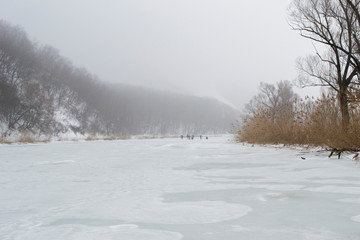 Obraz na płótnie Canvas Winter frozen river with fog in the morning.