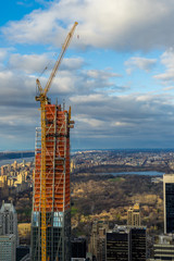 Obraz premium New York city skyline and skyscraper at sunset with blue sky background