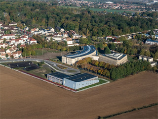 vue aérienne du lycée de Magnanville dans les Yvelines en France