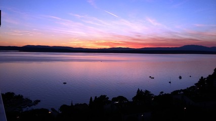 Obraz na płótnie Canvas Sonnenuntergang, lila Himmel