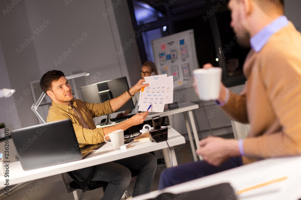 Aufkleber business, deadline and technology concept - software developers discussing user interface design moc
