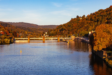 Fototapeta na wymiar Brücke mit Wehr in Heidelberg