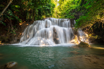Fototapeta na wymiar Beautiful of Huai Mae Khamin waterfall at Kanchanaburi, Thailand with tree forest background. Waterfall Floor 3 