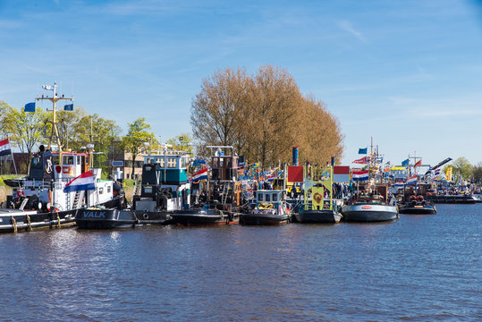 old tugs in Zwartsluis