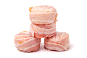 Ziegenfrischkäse im Speckmantel