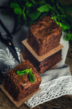 chocolate brownie with mint