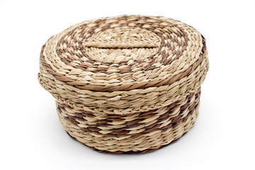 Obraz premium Isolated wicker basket on a white background