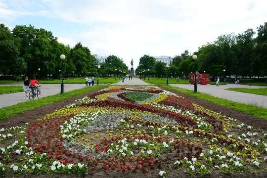 NIZHNY NOVGOROD, RUSSIA - JUNE 25, 2018: Maxim Gorky Square in the city cener