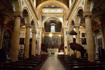 Fototapeta na wymiar Kirchen in Apulien