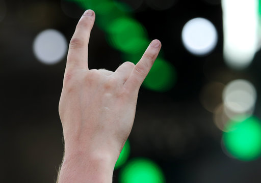 Two fingers on the hand at the concert