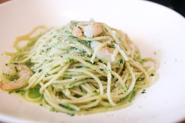 spaghetti with pesto and basil