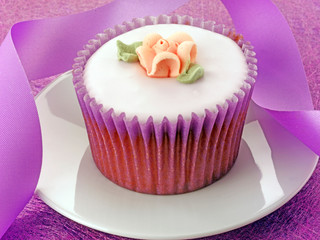 SINGLE PURPLE CUPCAKE