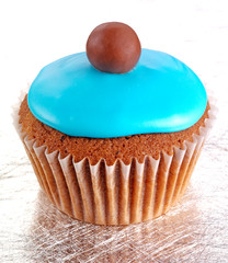 SINGLE ORANGE ICED CUPCAKE