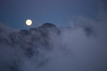 Moon over the mountains, Tatry © aniad