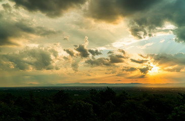 Obraz premium colorful dramatic sky with cloud at sunset.
