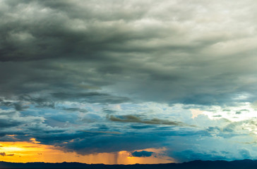 Obraz premium colorful dramatic sky with cloud at sunset.