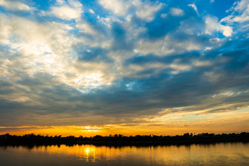 Obraz premium colorful dramatic sky with cloud at sunset.