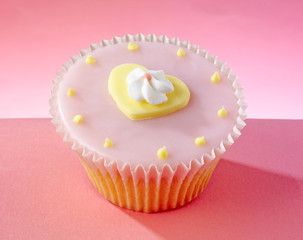 SINGLE PINK CUPCAKE