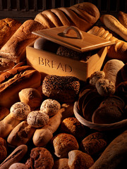 WOODEN BREAD BOX WITH BREAD SELECTION - obrazy, fototapety, plakaty