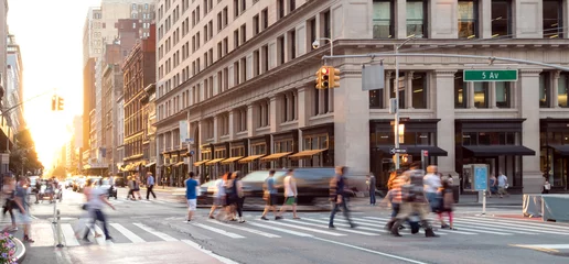 Foto op Plexiglas New York City straatbeeld met menigten mensen die in Midtown Manhattan lopen © deberarr