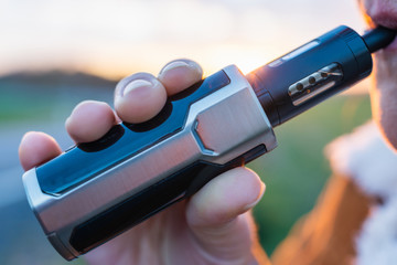 E-Zigarette in Lichtstimmung