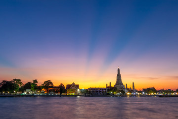 Fototapeta na wymiar Sunset at Wat Arun