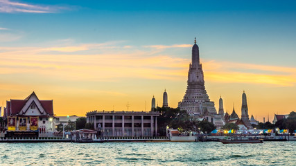 Obraz premium Sunset at Wat Arun
