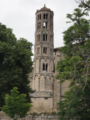 Fototapeta na wymiar Uzès – gemütliche Kleinstadt in Frankreich - Ehemalige Kathedrale in Uzès 