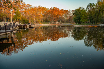 Obraz premium Hungary Budapest 2018: Vajdahunyad castle reflection on Városliget lake in Budapest autumn
