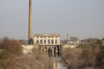 idrovora sul canale a Cesole Mantova Lombardia Italia