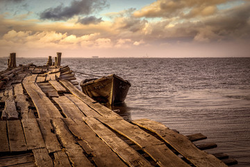 Naklejka premium Dawn over the Strait in Crimean