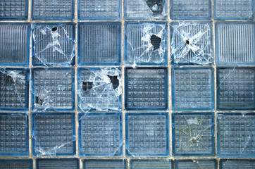 Obraz premium broken glass blocks of square shape-background image