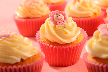 PINK BABY SHOWER CUPCAKES
