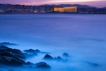 Fototapeta premium Sunset in the sea with Zurriola beach in the city of San Sebastian, Basque Country