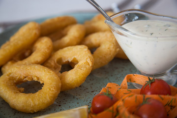 breaded squid rings with sauce