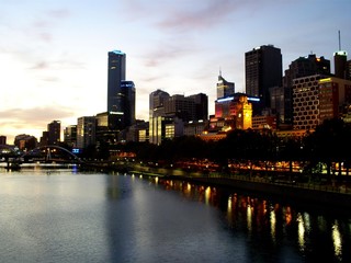 Fototapeta premium Crépuscule sur la rivière Yarra, Melbourne, Victoria, Australie