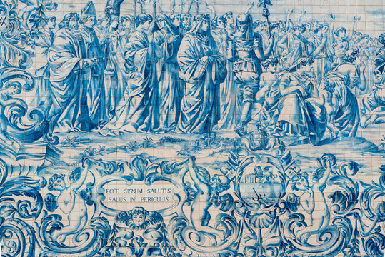 The side facade of Carmo Church is lined with a large panel of tiles, depicting scenes alluding to the foundation of the Carmelite Order