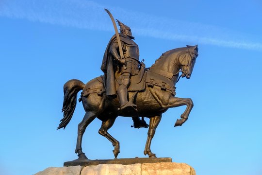 Skanderbeg Monument, equestrian statue Skenderbej, Albanian national hero Skanderbeg, Skanderbeg Square, Tirana, Albania, Europe