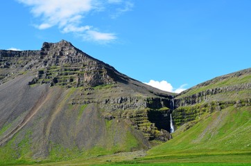 Panorama con cascata islandese