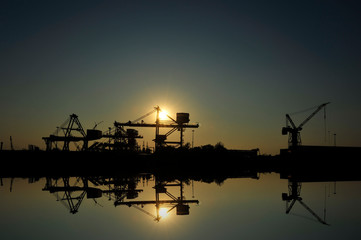 Port crane bridge and bulk carrier