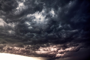 Obraz premium low black clouds before storm 