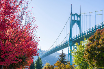 Prop Gothic St Johns Bridge in Portland in the colors of autumn trees