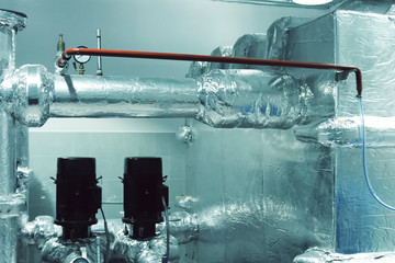 Thermal insulation of pipes with foil